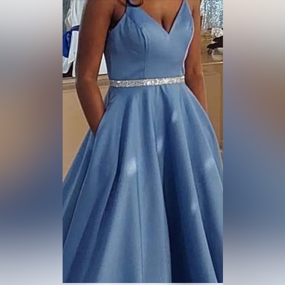 Beautiful Prom Gown Blue with Crystal Bling Size 4 - Picture 1 of 7